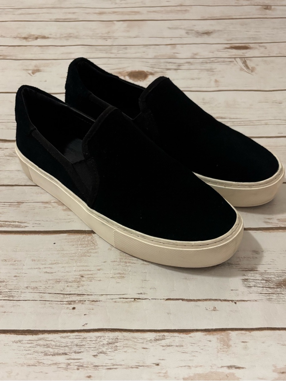 UGG Zilo Slip-On Sneaker Black Size 9